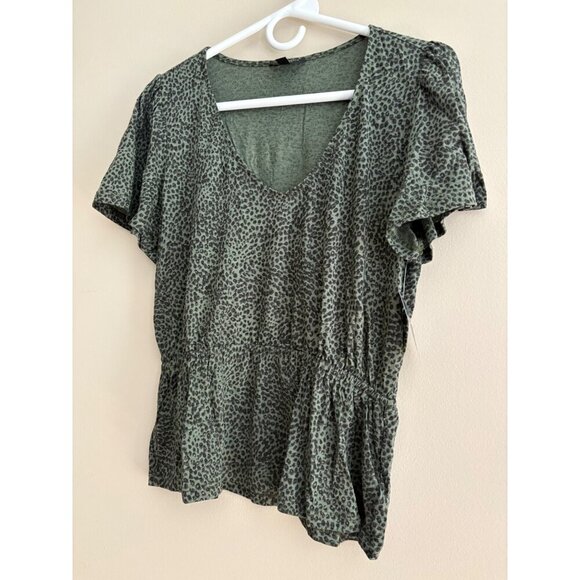 Lucky Brand Green Animal Print V-Neck Peplum Short Sleeved Top Size Medium - Picture 4 of 10